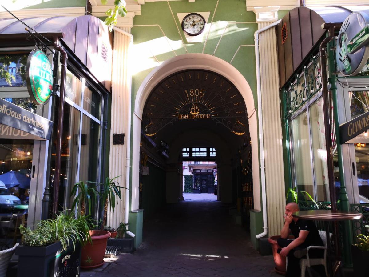 Затишні Апартаменти, Вулиця Дерибасівська, 13 Odessa Buitenkant foto
