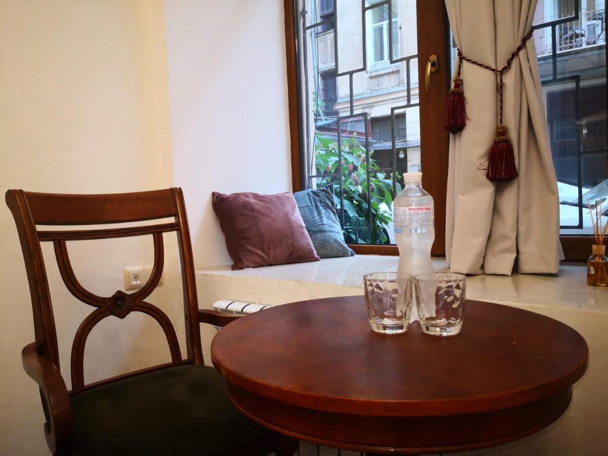 Затишні Апартаменти, Вулиця Дерибасівська, 13 Odessa Buitenkant foto