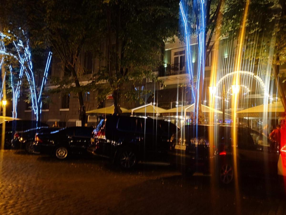 Затишні Апартаменти, Вулиця Дерибасівська, 13 Odessa Buitenkant foto
