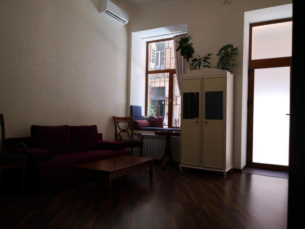 Затишні Апартаменти, Вулиця Дерибасівська, 13 Odessa Buitenkant foto
